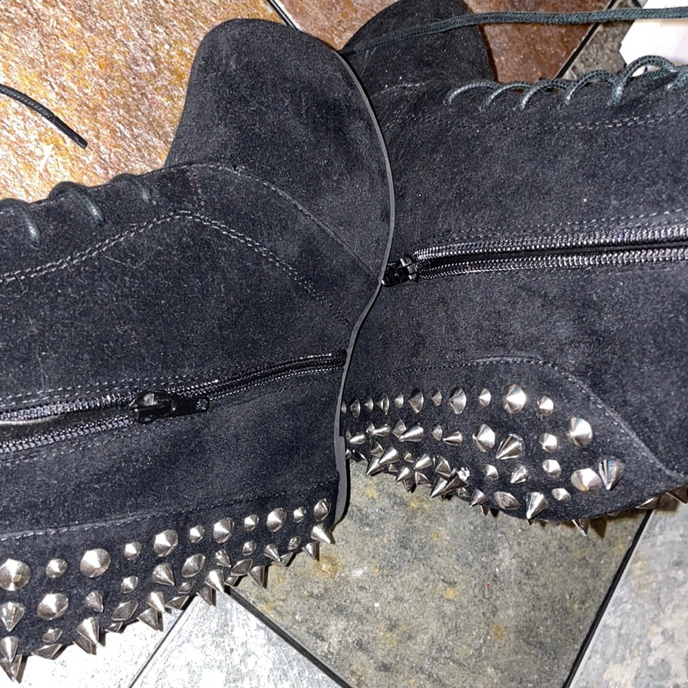 Woman’s wedge boots